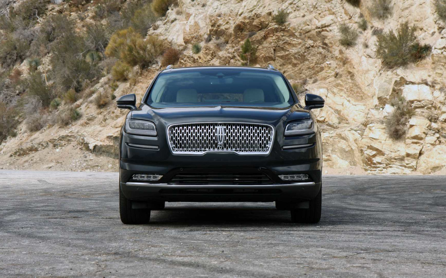 Comparison - Genesis GV70 2022 - vs - Lincoln Nautilus Black Label 2021 ...